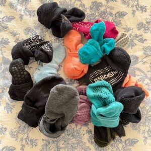 Pure barre bundle of socks